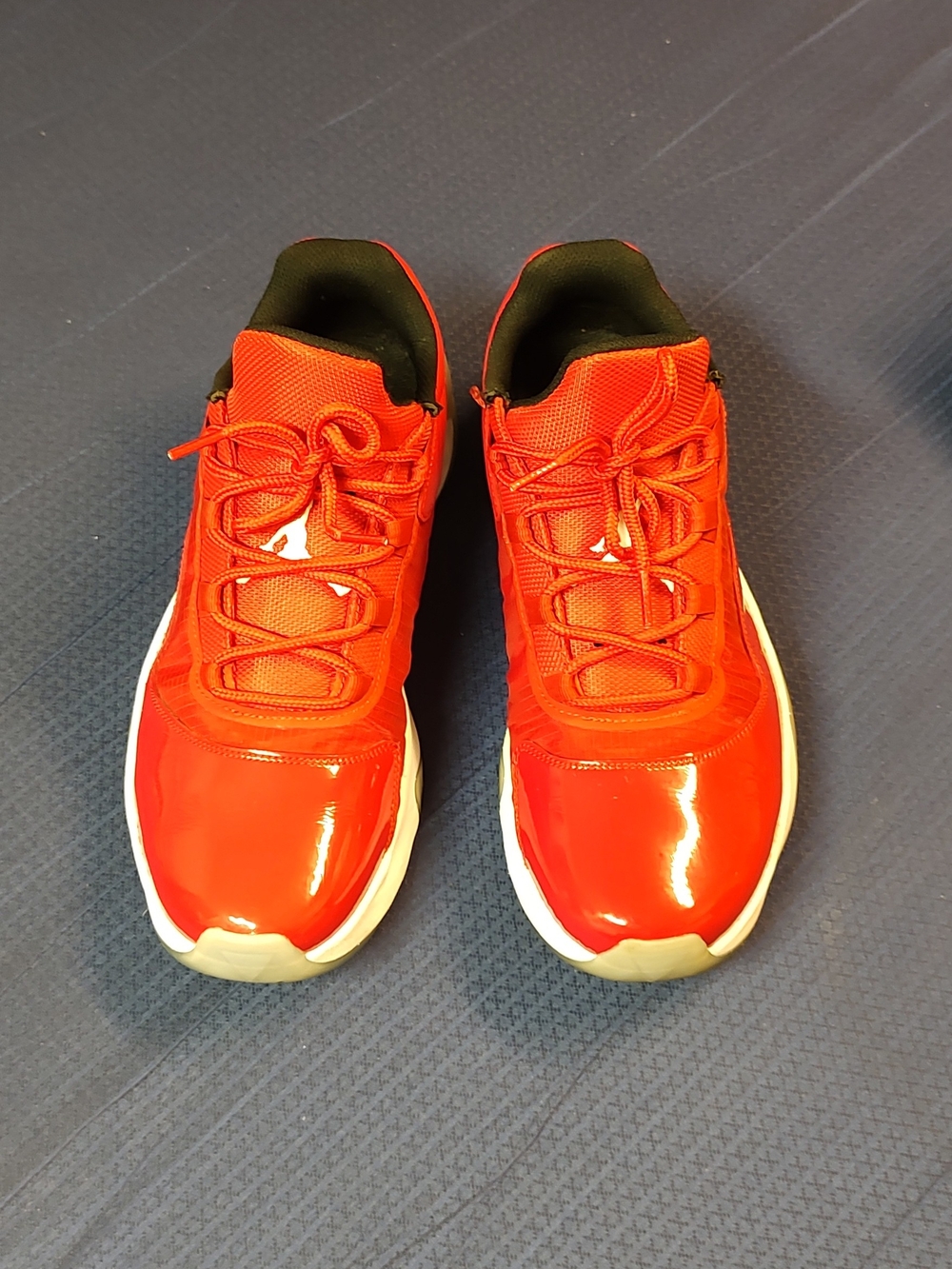 Jordan 11 Low Men’s 10